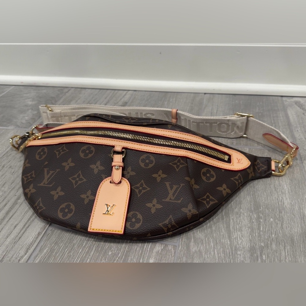 Bum bag 
L V